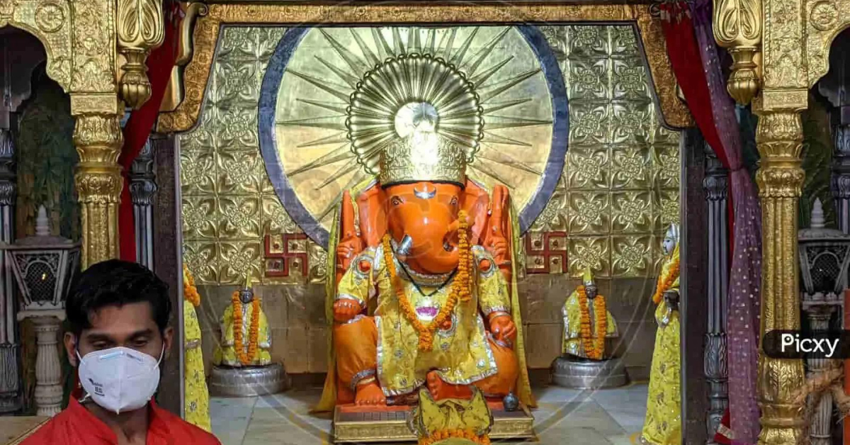 Moti Dungri Ganesh Ji's photo is shown in it.